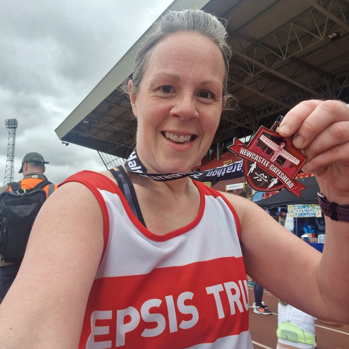 I'd like to say I enjoyed that but quite frankly it was awful 😂😂 however, Gateshead-Newcastle half marathon ✅️ all in memory of my amazong dad - for my amazing charity @UKSepsisTrust #sepsis #misshimeveryday #nearly50 #passmethewine