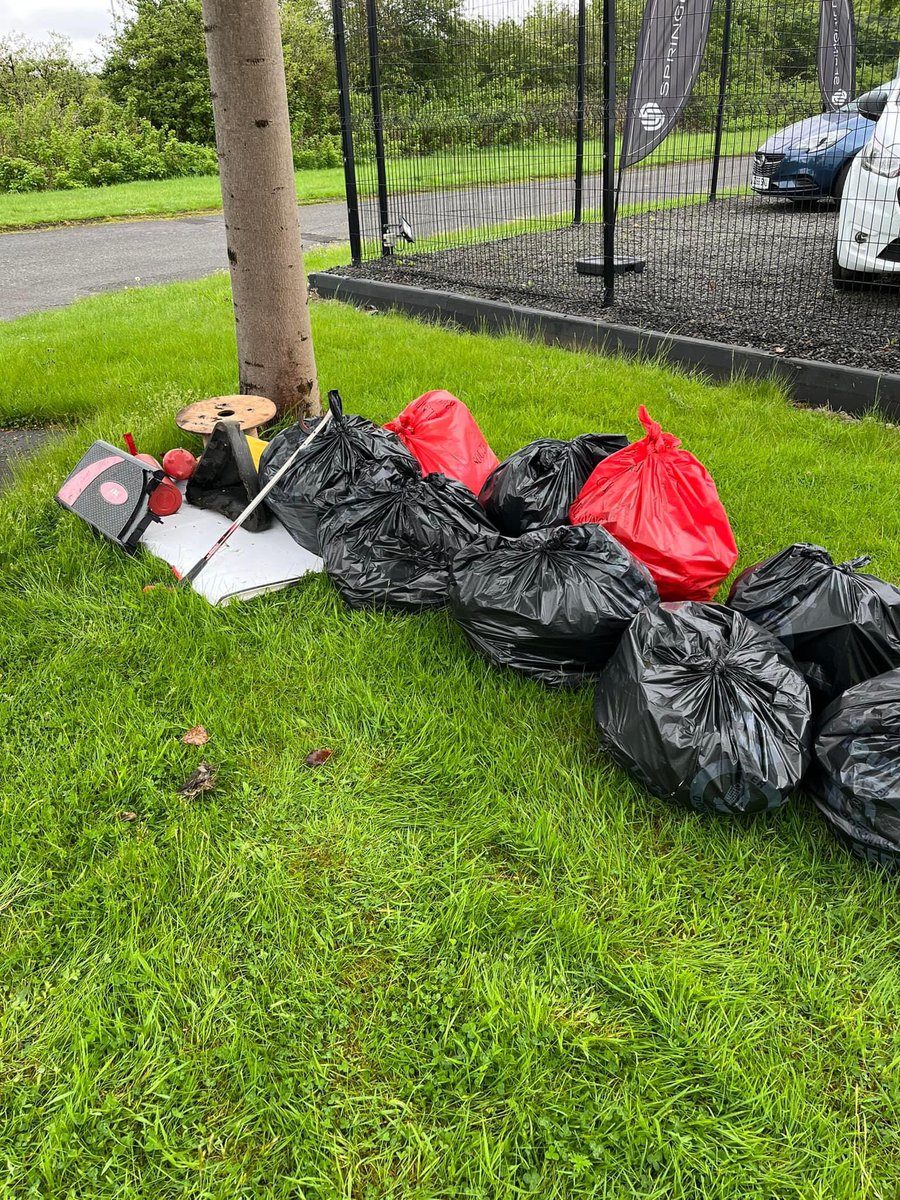 Today’s main pick - Todays adhoc pick very worthwhile 9 more bags removed from Glasgow Road A721 Thanks for all the toots and compliments from passing walkers,runners & cyclists. Thanks to NLC who will be picking this all up this afternoon. #makingadifference #civicpride