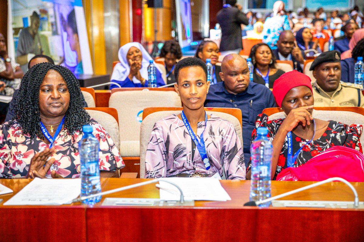 Life Starts in the Hands of a Midwife ✅ “Midwives are critical health workers who ensure that essential reproductive and maternal health services remain accessible and responsive to the needs of communities”.  Hon. @ummymwalimu Minister of Health #Tanzania 🇹🇿 #IDM2024