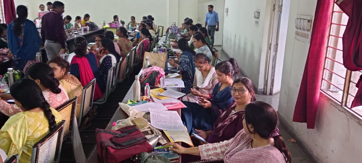 रायपुर लोकसभा के 857 मतदान केंद्रों में दिखेगी महिला सशक्तिकरण की झलक। जिले में 42 प्रतिशत से अधिक मतदान केंद्र संभालेंगी महिलाएं।

#ChunavKaParv #DeshKaGarv 
#LokSabha2024_CG
#LokSabhaElections2024
#ECISVEEP #CEOChhattisgarh