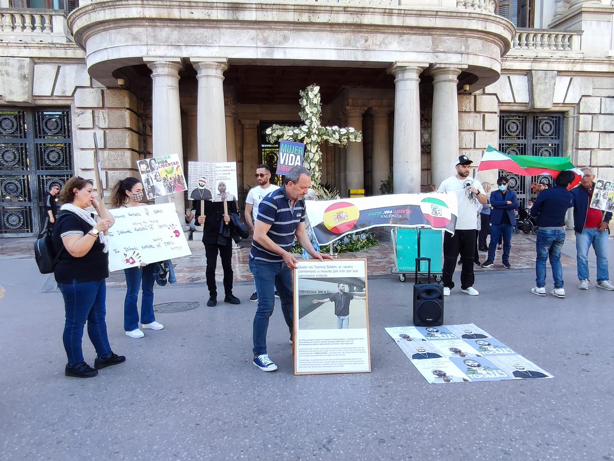 Ayer #freetoomaj
En Valencia
Libertad para el rapero iraní Toomaj Salehi
activista  #derechoshumanos contra la brutalidad de la República Islámica desde 30/10/23   Su vida hoy corre peligro.
#DerechosHumanos #LibertadePrensa #LibertadDeExpresión