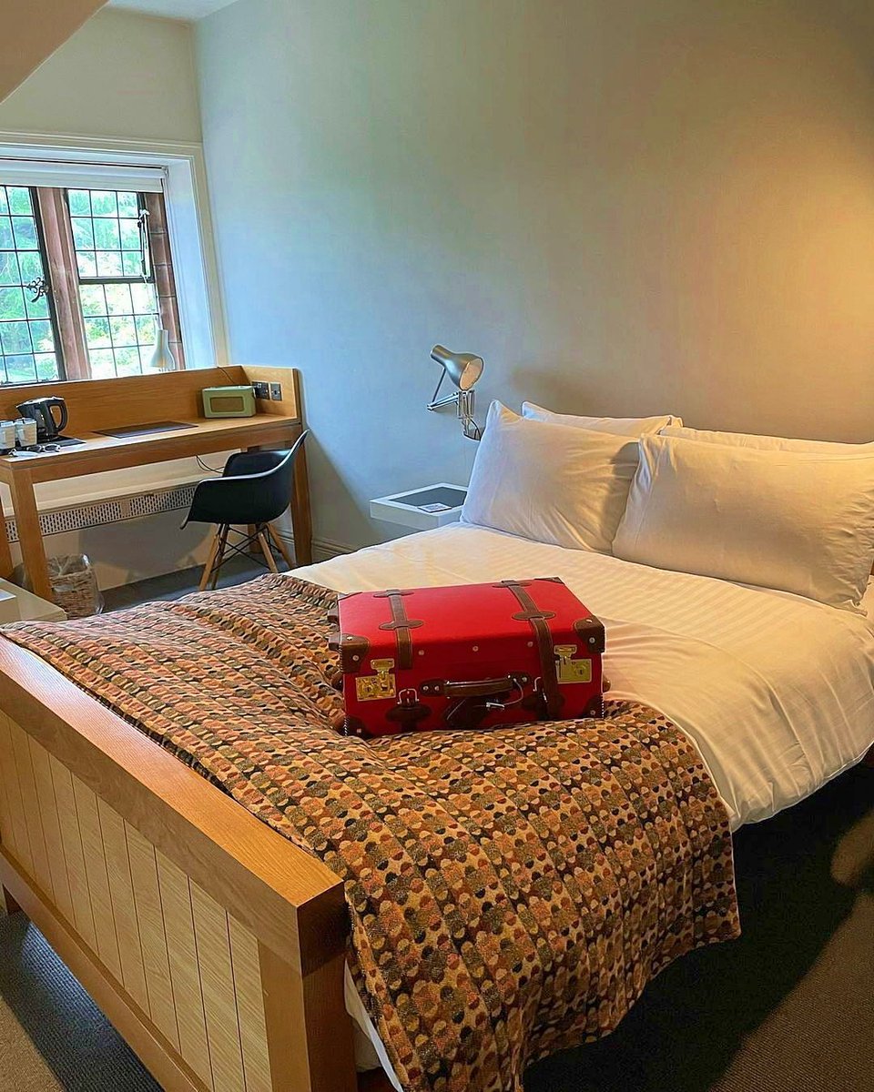 Might it be time to start planning your summer stay? Book a break with us, unpack your suitcase and read, write and relax! Our availability can be found when you check the 'book a stay' button on the top right of our website. We hope to see you soon! Pic by L D Lapinski