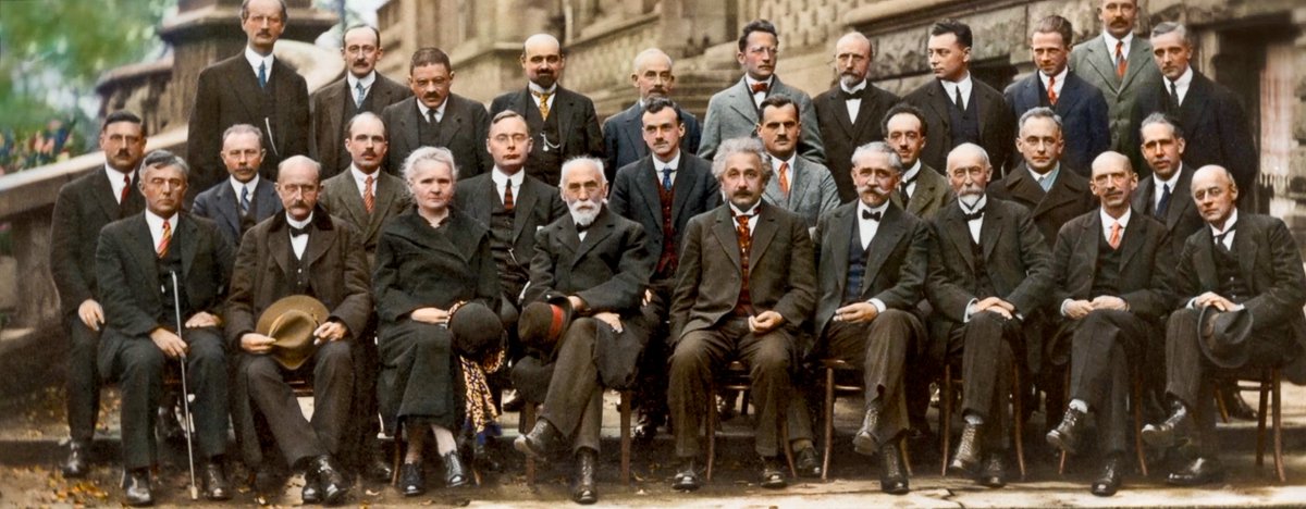 Tarihin en zeki fotoğrafı Bu Fotoğraftaki 29 kişiden 17'si Nobel ödüllü! Ayrıca aralarında bulunan kadın (Marie Curie) bugüne kadar iki ayrı dalda (Fizik ve Kimya) Nobel ödülü kazanan tek kadın ve TEK İNSANDIR. Fotoğrafta kimse Teist (dindar) değil, ama bu sürpriz olmamalı...…