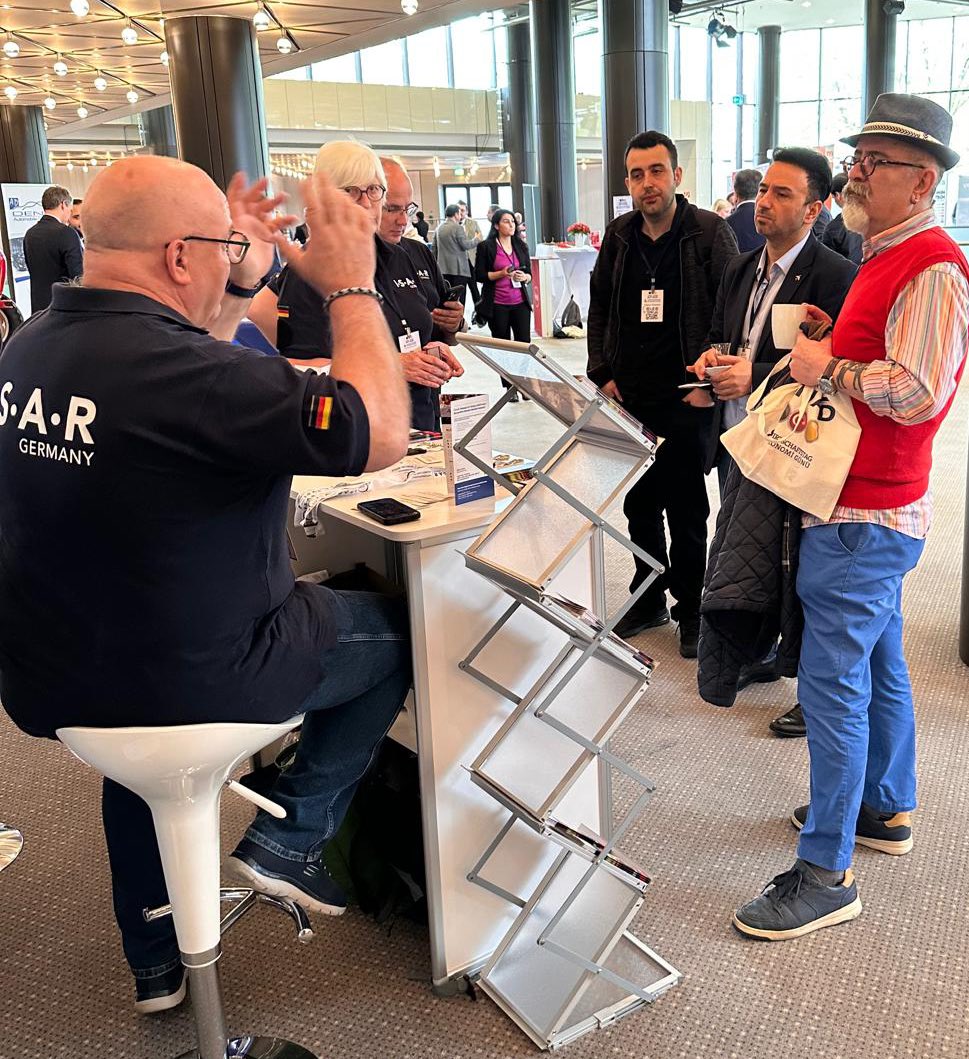 ➡️ 🇩🇪🇹🇷 WIRTSCHAFTSTAG - Beim 8. Deutsch-Türkischen Wirtschaftstag in Düsseldorf hatten wir Gelegenheit, unsere humanitären Projekte in der Türkei vorzustellen und mit zahlreichen Unternehmern und Vertretern verschiedener Organisationen ins Gespräch zu kommen. <a href="/atiad_official/">ATIAD</a>