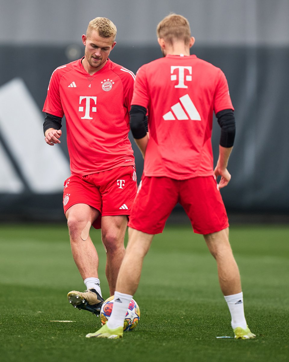 Great to see you back in team training, Matthijs! 🙌 🗞️ fc.bayern/DeLigtTraining #MiaSanMia