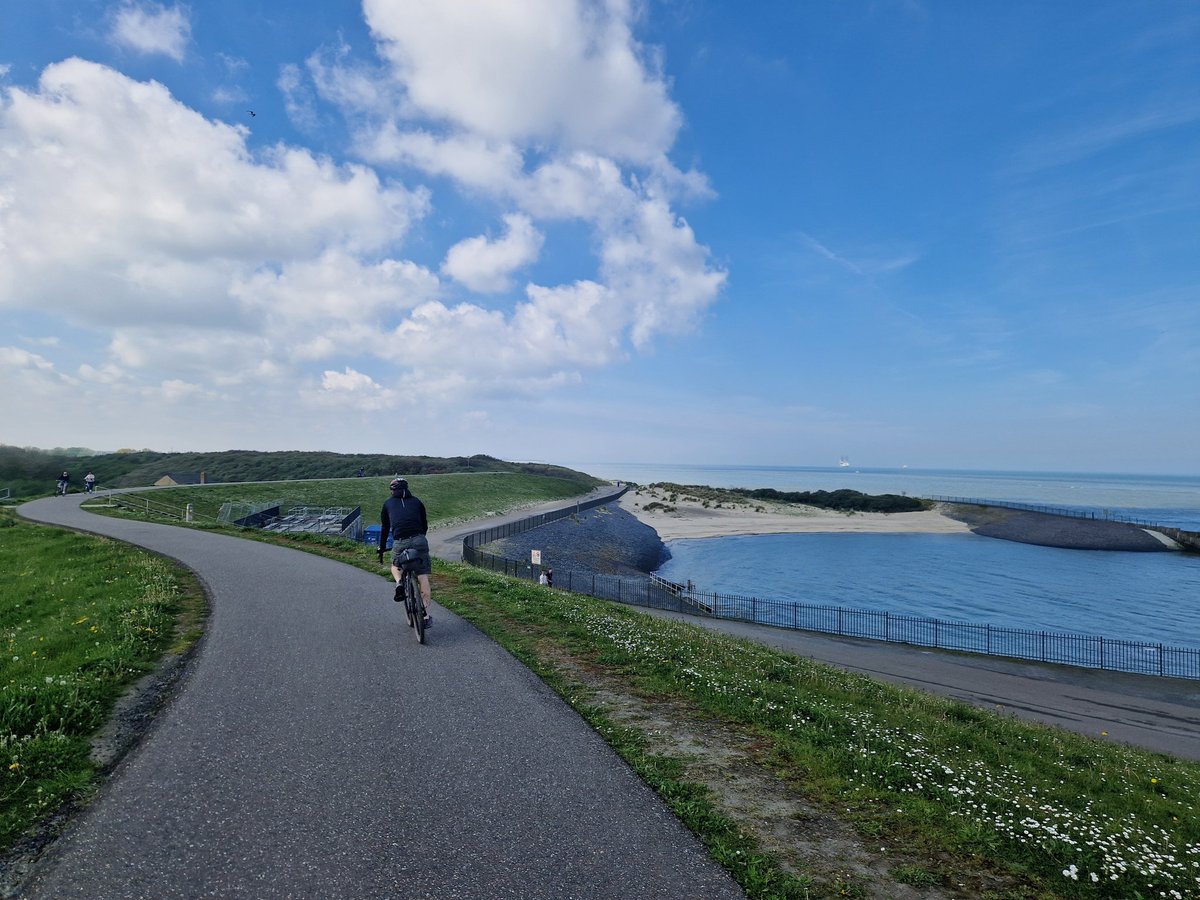 J2 du trip #bikepacking, avec du soleil aujourd'hui, que ça fait du bien ! On a pris le #ferry de Vlissingen, c'est hyper facile !