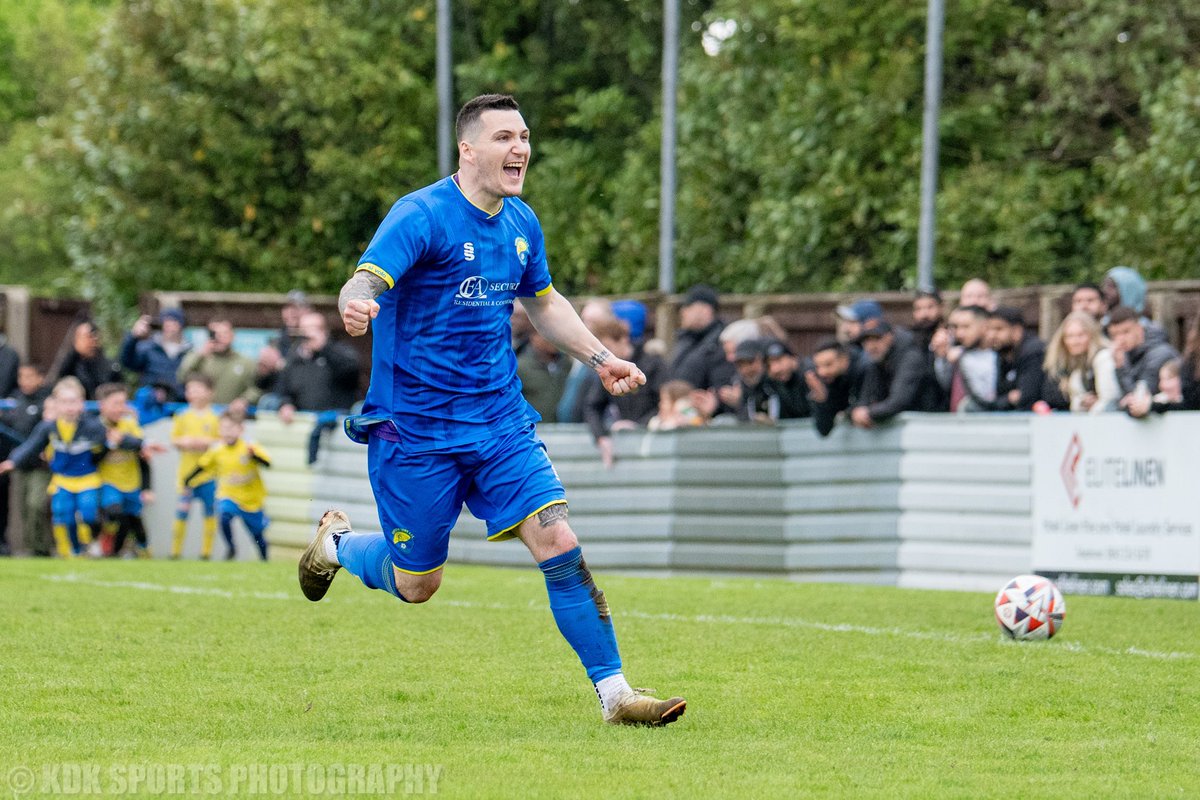 A day of celebrations for the hosts Despair for the visitors. The highs and lows of the play offs @NLBIBLE4 @TheGarforthTown v @AlbionSportsAFC @MarkCarruthers_ @67_balti @ideventphoto @pro_sportmedia @NCEL @ThePNLP @UKNikon @NonLeagueCrowd Full Album➡️ amazon.co.uk/photos/share/i…