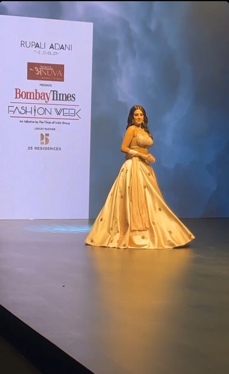 #IshaMalviya was looking so pretty 😭😭🔥🔥🔥

Her ramp walk was so classy and professional. Proud of her. She knows exactly how to represent herself as a show stopper and let the dress shine and speak.

#BombayTimesFashionWeek
#TimesFashionWeek