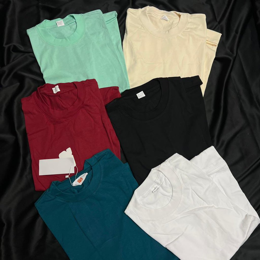 Buy plain tees look nice 👍 150 cedis p3