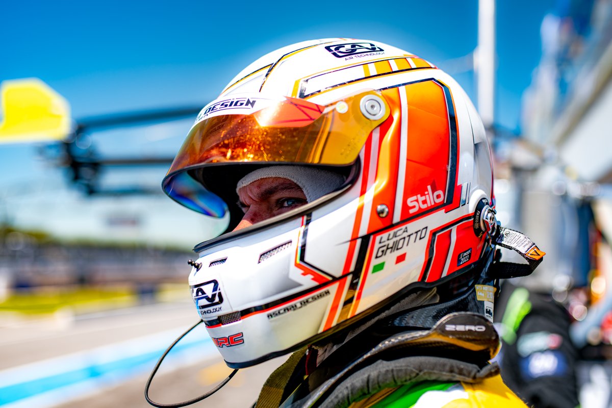 Luca has completed his two stints, having moved to P1 at the front of the field🔝An awesome performance💪 Ollie resumed in P5 with the #34, while the #43 jumped to the race lead with⏱️150m remaining and with Vlad at the wheel. #IEC | #ELMS | #4hLeCastellet