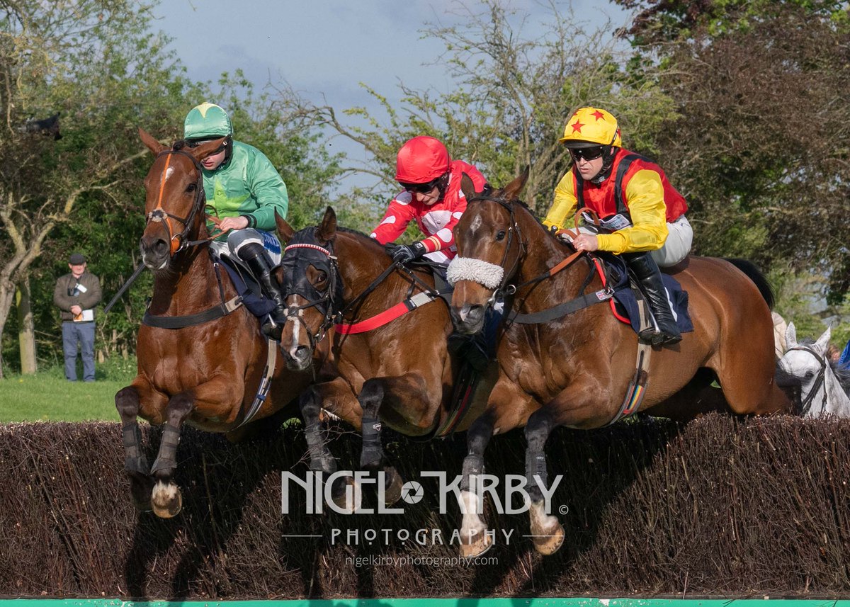 All images from @UttoxeterRaces on Sat 04 May 2024 are now available online at nigelkirbyphotography.com/Horse-Racing/U…