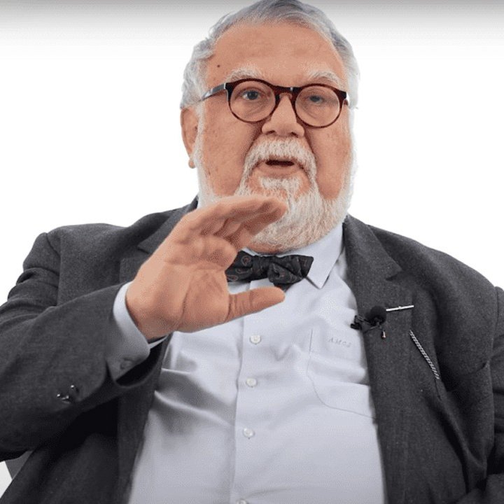 Celal Şengör: "Bu haksızlık. İncecik insanlar görüyorum, at gibi yiyorlar. Biz su içiyoruz, şişmanlıyoruz."