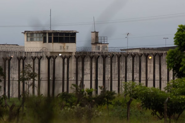 ➡️ Governo coloca em sigilo números de fugas em presídios brasileiros

O Ministério da Justiça e Segurança Pública alega que a divulgação dos dados de fugas poderia colocar em risco a segurança de instituições

Leia: curt.link/eexfyAy