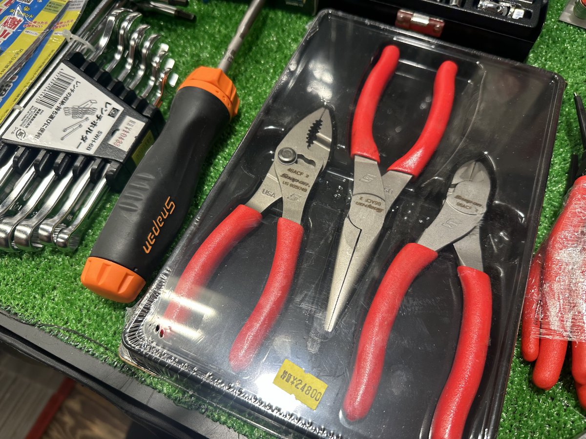 fg_kashiwa's tweet photo. 今年のGWも明日が最終日ですね。
柏店限定で用意した特価品もまだ少しありますので、
ぜひ明日お休みの工具好きの方々は
柏店に遊びにいらしてくださいませ〜🛠️

＃スナップオン
＃WERA
＃バーコ
＃wiha
＃ツボサン https://t.co/fcpUMlc7Eh