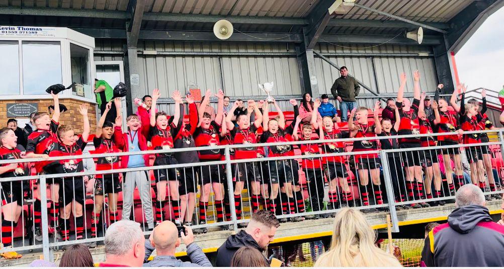 C H A M P I O N S!
Congratulations to our Under 12's who lifted the Carmarthenshire Cup today at Newcastle Emlyn. They played exceptionally, winning 26-5 against Llanelli Wanderers U 12's. Well done boys 🔴⚫️🏉