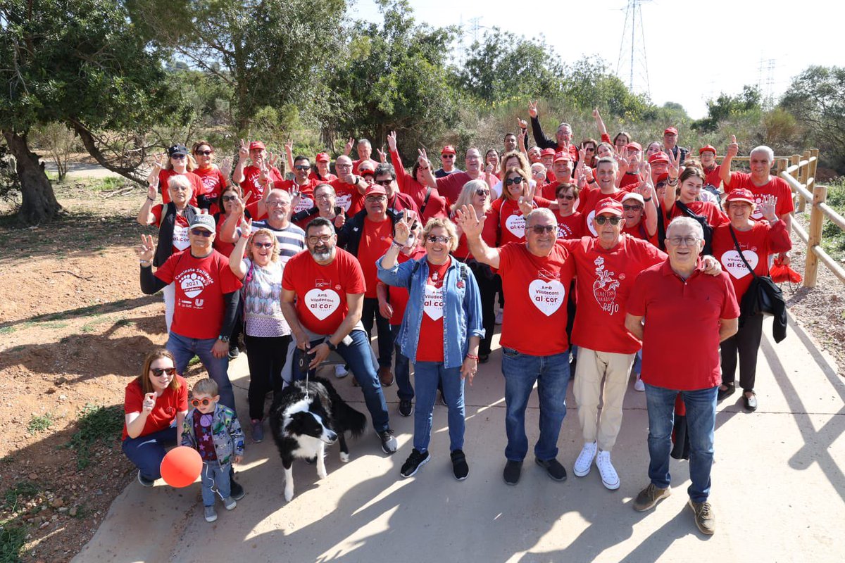 👟Las y los socialistas paseamos juntos para celebrar que Salvador Illa será el próximo presidente de la Generalitat