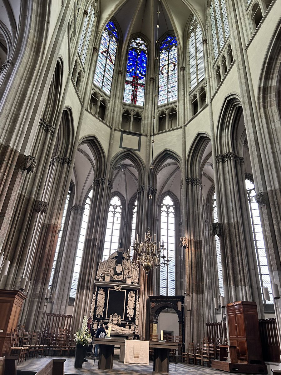 ellen loudon tweet media