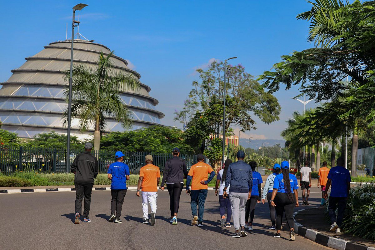 🌟 Kudos to the +450 Kigali residents who stepped up for the 'Menya Ubuzima' walkathon in today’s #CarFreeDay to celebrate #WorldHealthDay & International Day of the Midwife. Walking is more than just exercise, it’s a step towards a healthier lifestyle! #HealthForAll