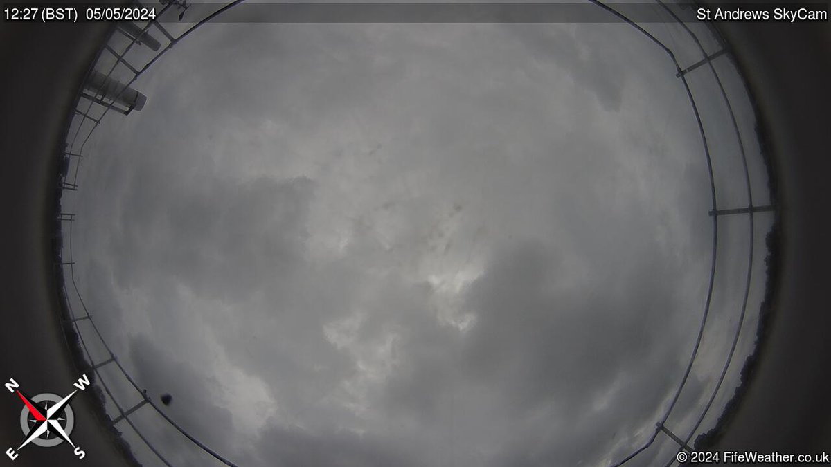 The midday skyscape from my SkyCam stationed at St Andrews. fifeweather.co.uk/index.php/weat…