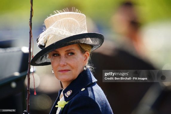 I can’t get enough of the Duchess of Edinburgh hat game. She really knows how to wear them. 🥰🥰🥰