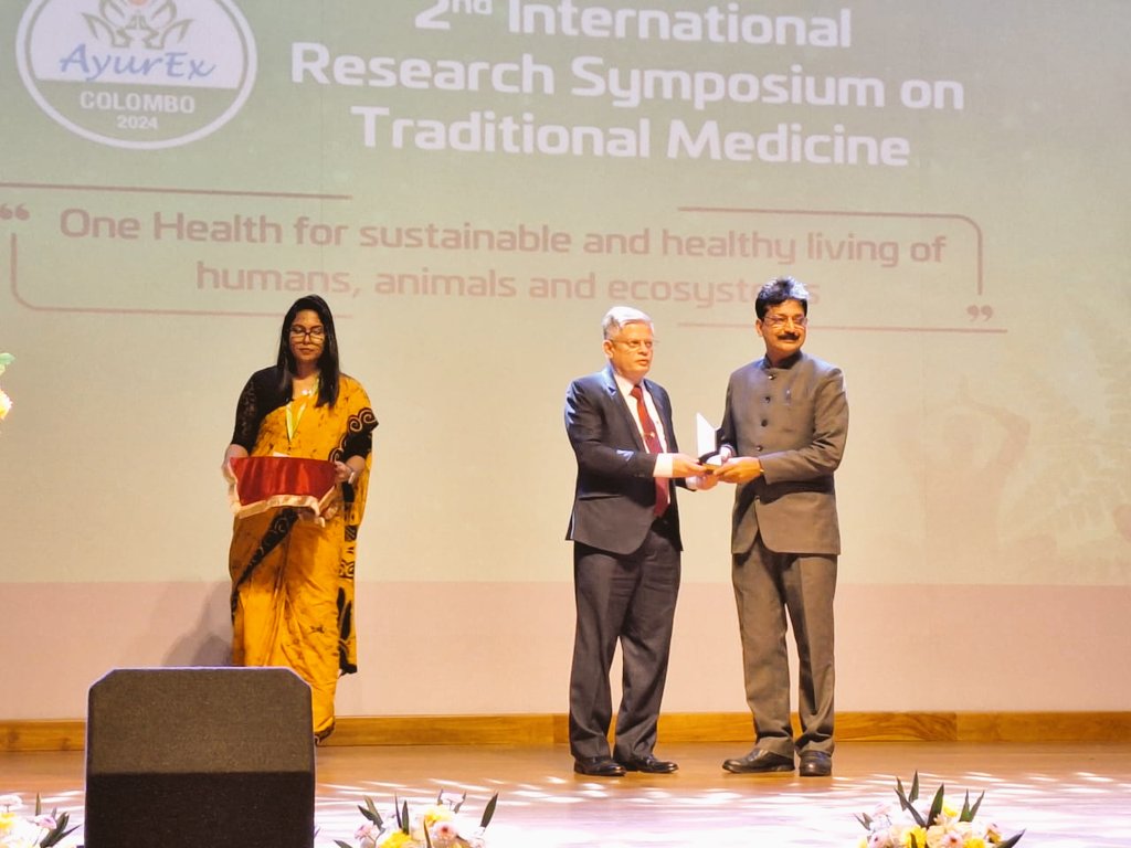 AyurEx COLOMBO-2024: Prof. @rnacharya1967, DG #CCRAS, delivered a keynote lecture on 'Ayurveda a cornerstone of One Health for sustainable healthy living' during inaugural session of 2nd International Research Symposium on #TraditionalMedicine, at Colombo Sri Lanka, on 03.04.2024