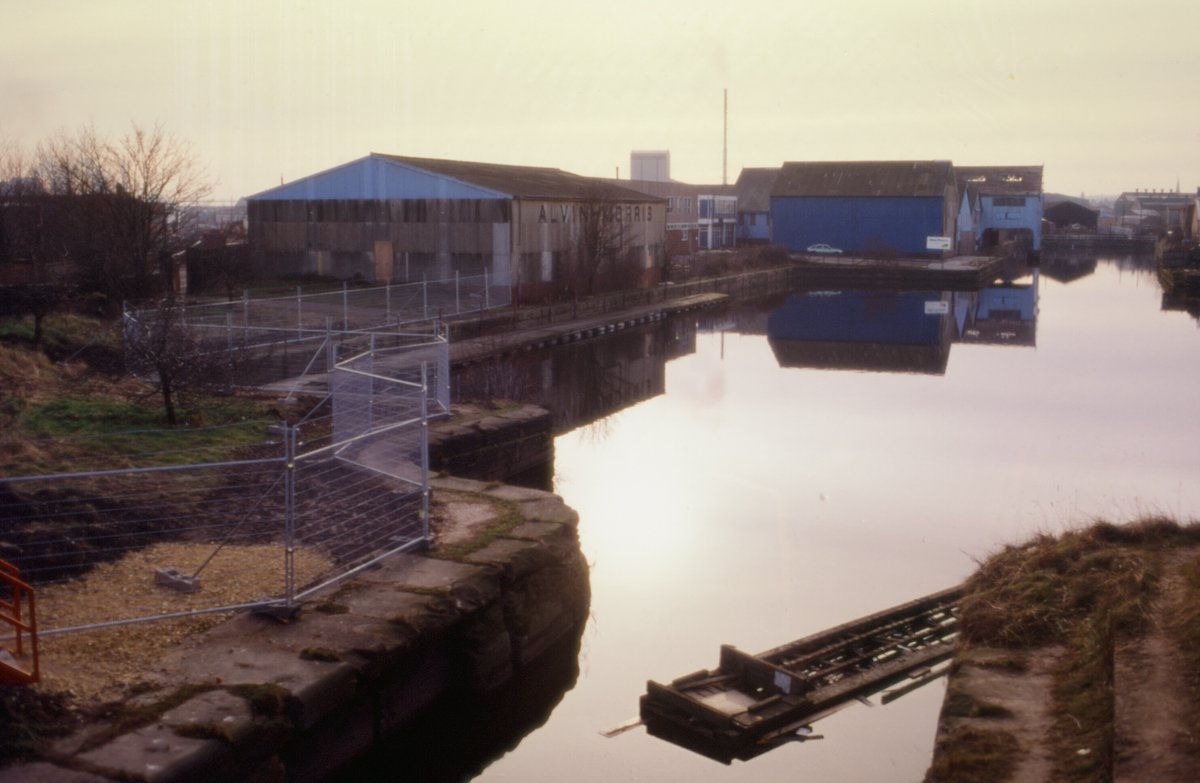 The site in the picture was to become the site of the Royal Armouries! 👑 We're hosting an exhibition of photographs collected by Leeds Development Corporation (1988-1995) and the sites as they stand today in May... zurl.co/rbvO Image credit: L. Samways