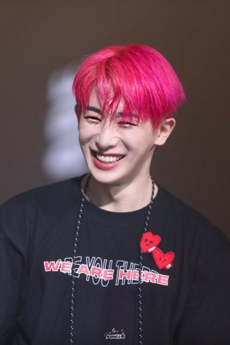 @official__wonho He's so cute man wt😭😭😭