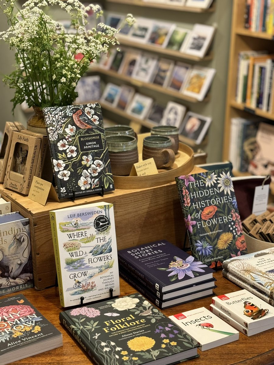 Good morning folks. We’re open today 10-5, during the Shaftesbury Feastival food fest. Pop in and say hello, we have delightful books and things to say 😁
#shaftesbury #feastival #indiebookshop