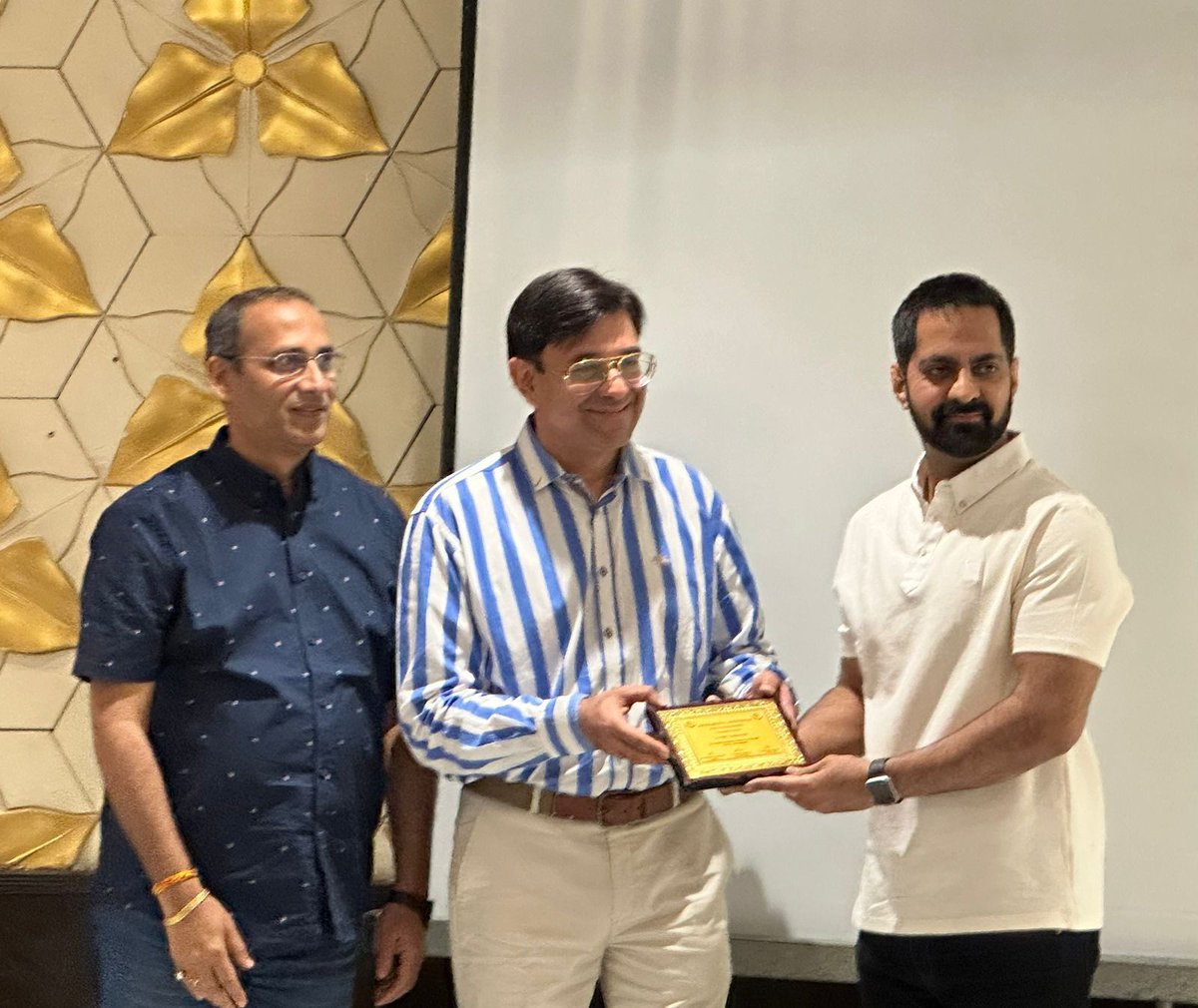 IMA South Delhi honours our Founder and Director, Dr Amit Harshana, for his exemplary dedication to healthcare excellence. Together, we strive for a healthier tomorrow.
.
.
#IMARecognition #MedicalLeadership #SouthDelhiIMA #AkesoHealth