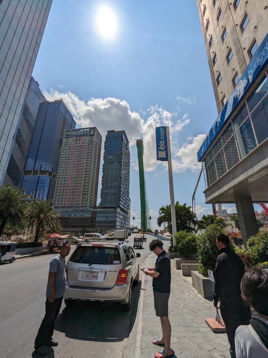 g_f_Lab's tweet photo. 不動産視察のために1週間
カンボジア🇰🇭へ行ってきました✈️
毎日気温40℃を超えるかなりハードな環境でしたが、
去年の11月に行った時よりも整備されている道路が増えていたり、
アパートなどの住宅地が開発されていたりと、
着実に発展している様子でした🌈✨
#カンボジア #不動産 #AcSEED https://t.co/iwvulK7dwO