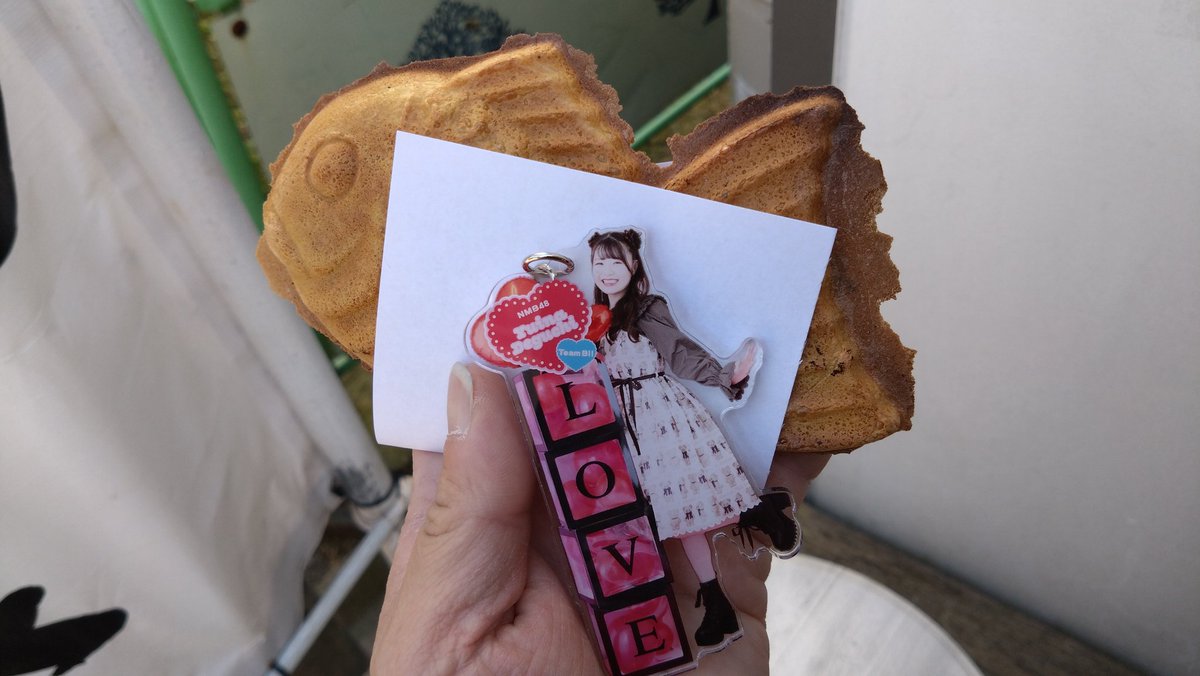 sanrise202's tweet photo. 奈良でラビ活しておりました
結菜ちゃん、奈良の食べ歩きだよ〜
#奈良食べ歩き
#萬勝堂
#GRANCHA 
#中谷堂 
#りんたろう 
#ラビ活 
#ラビグルメ 
#出口結菜 https://t.co/DclBUFzZlq