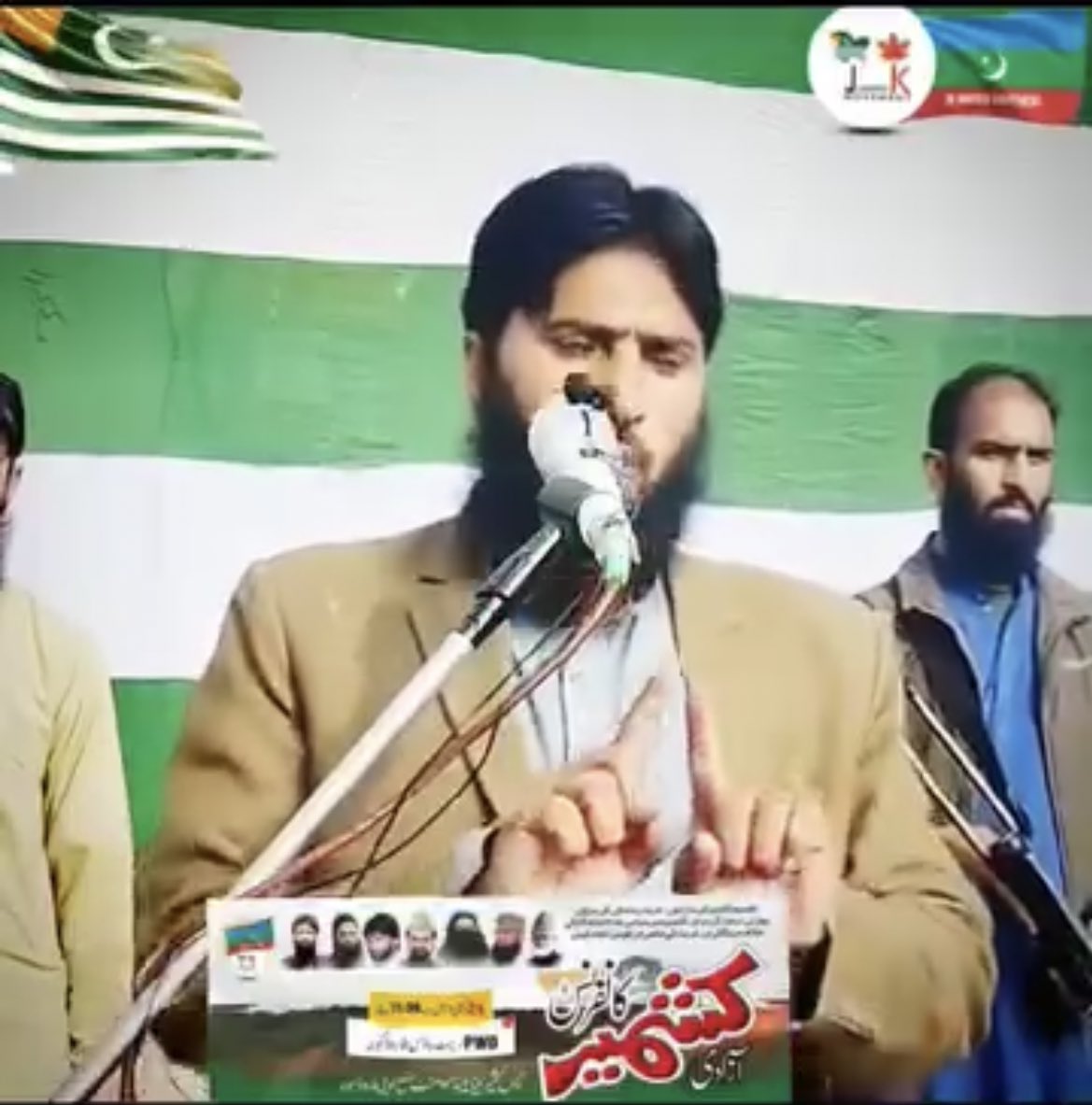 Pakistani propaganda exposed once again : Rizwan Hanif, leader of JKUM warning #Pakistan authorities to remove barrier from LOC and let Kashmir integrate into one territory. Sub group of #LeT and they are recruiting for jihadi Terror. Video- 3 May,2024, #Kotli.