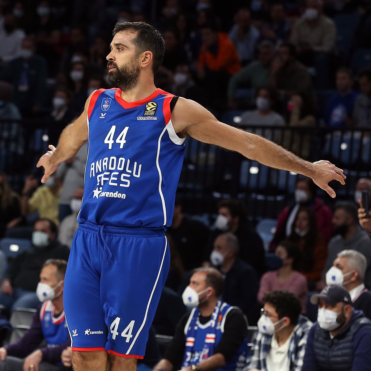 🎙️ Krunoslav Simon:

'(Erdem Can ile yollar ayrılıp Tomislav Mijatovic göreve getirilmese) bence Anadolu Efes, play-in oynayamazdı. Sezon içerisinde takımın iyi entegre olmadığını ve kadronun iyi kurulmadığını söylemiştim. Dışarıdan baktığımda kimya iyi değildi. Oynadıkları oyun…