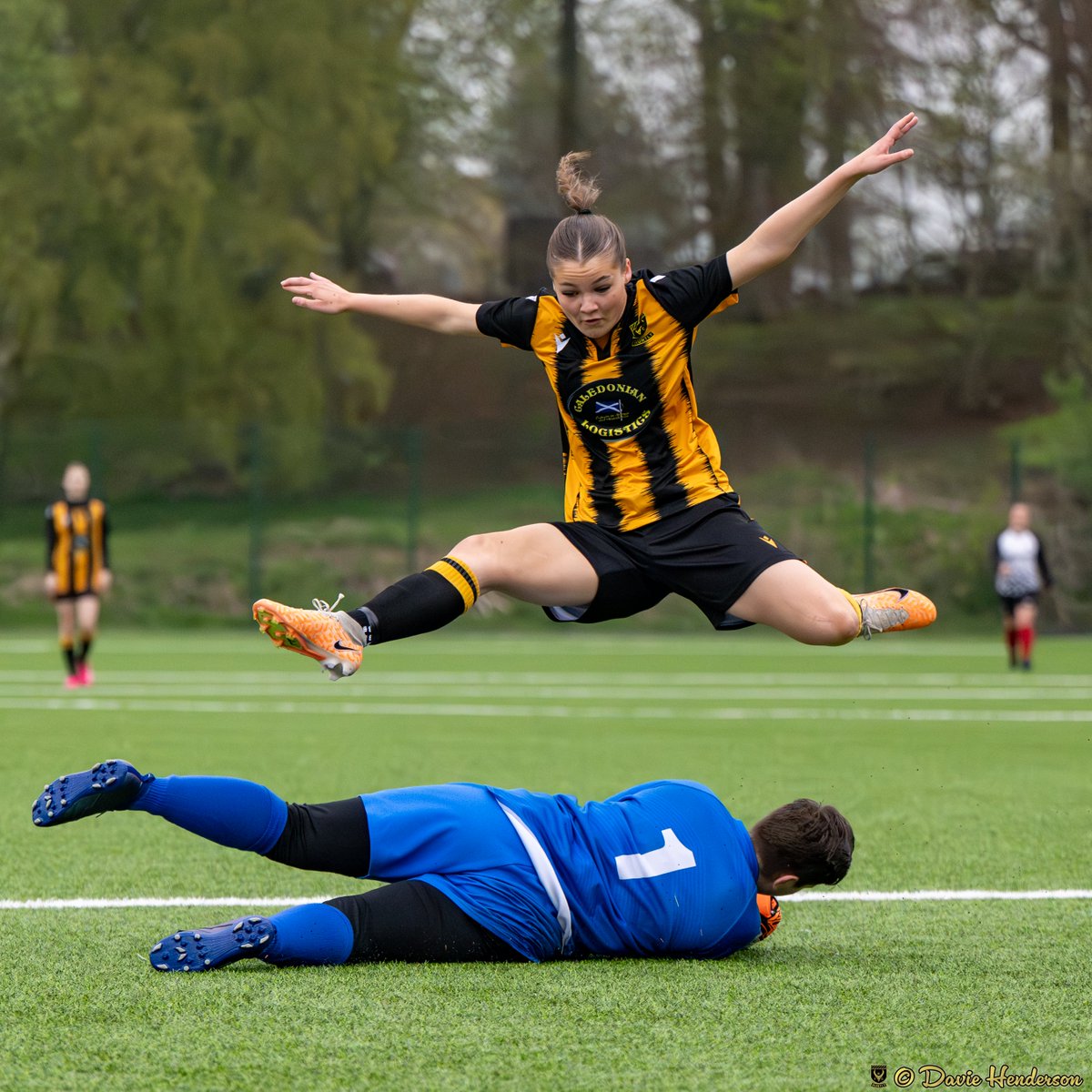We aren't quite sure what our Lyndsey is doing here??? Maybe she forgot she was playing football and it was gymnastics or was she just practicing flying without wings in yesterday`s 16s match with Grampian Ladies. 📸Davie Henderson Photography