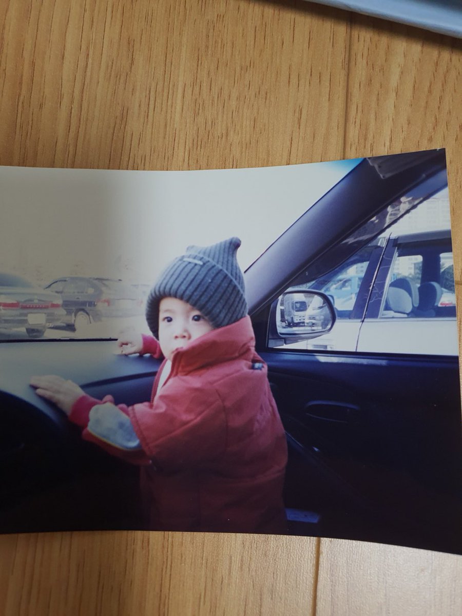 어린이날 ..
기여움 독식하던 때 
2번째 사진 찍은 날은 아직 기억남