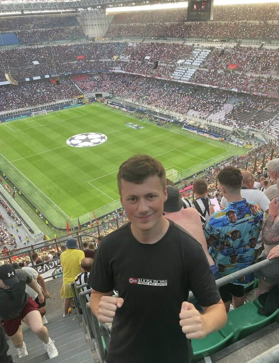 *ANNOUNCEMENT* Today I will be speaking with @AdamP1242 about being a full time YouTuber, Newcastle and Arsenal's season. This video will be out this evening.