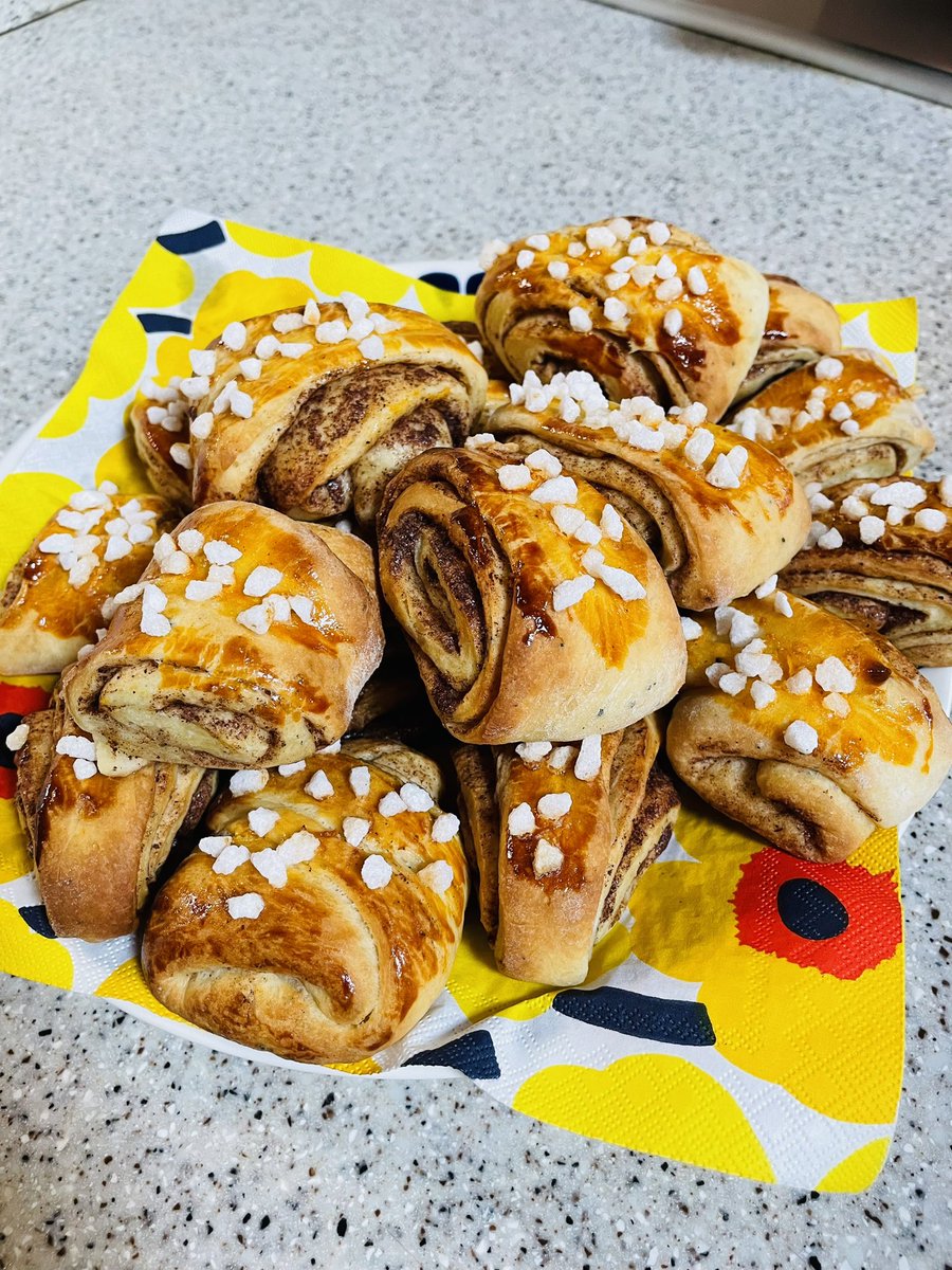 After a previous failed attempt, we decided to give korvapuusti another shot. This time, our efforts paid off, and it turned out absolutely perfect