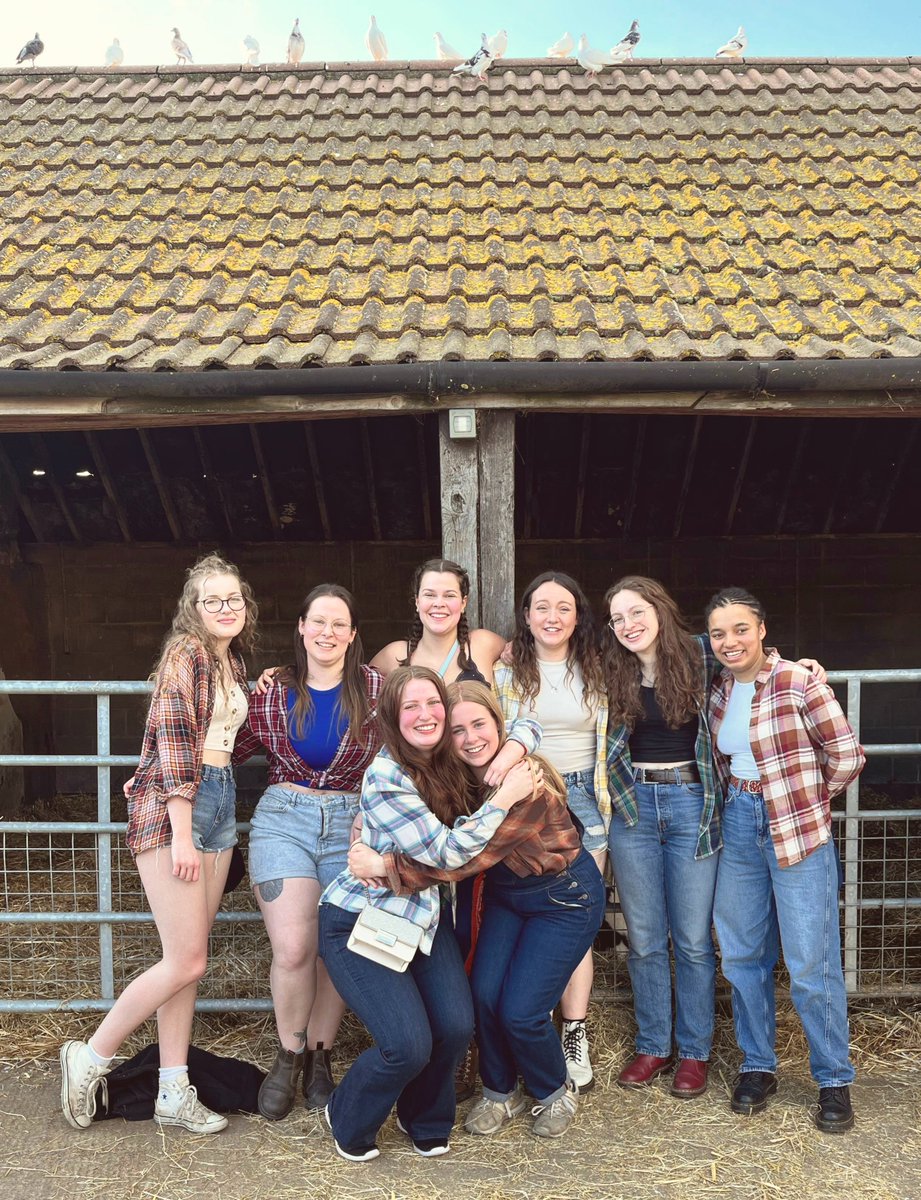 2 anatomy, 2 vet nursing and 4 vet students - who also all happen to be kayakers! Love these girls.

Barn Dance '24 was a good one, now to rest for a couple of days before final year begins on Tuesday 😬💚🐾

#VetTwitter #ShePaddles
