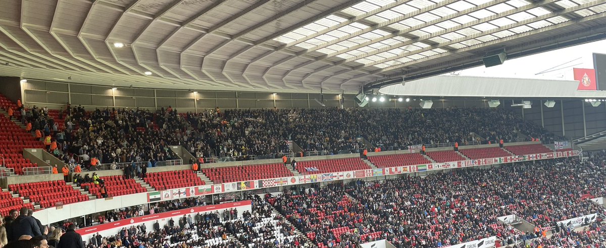 Final word on SWFC’s fans yesterday - brilliant to hear such a variety of chants too . . . And none of the Mickey Mouse ones aimed at us. Proper backing again. Two clubs who’s fans deserve way more #SWFC #SAFC @Owlstalk @ConisbroOwls @OwlNobby