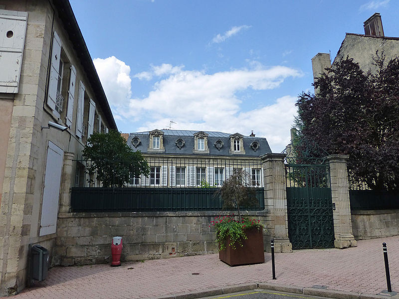 Ancien hôpital Saint-Jean-de-Jerusalem, actuellement sous-préfecture à #Neufchâteau (#Vosges) L'édifice est l'une des plus anciennes fondations hospitalières de la ville, mentionnée pour la première fois en 129...
Suite 👉 monumentum.fr/monument-histo…
#Patrimoine #MonumentHistorique