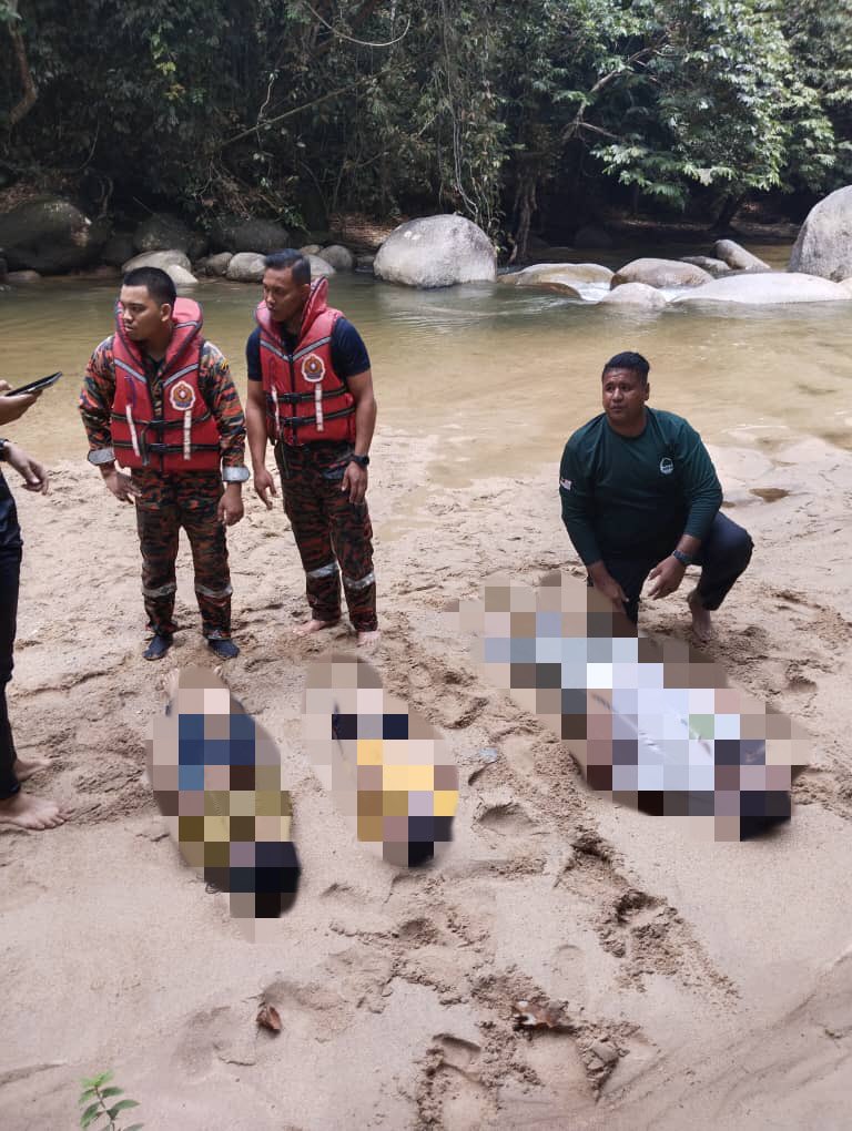 Seorang bapa dan dua anaknya masing-masing berumur sembilan dan enam tahun ditemukan lemas di Sungai Balak, Batang Kali, Selangor pada 1.35 petang hari ini.

📷 Bomba

#BernamaNews