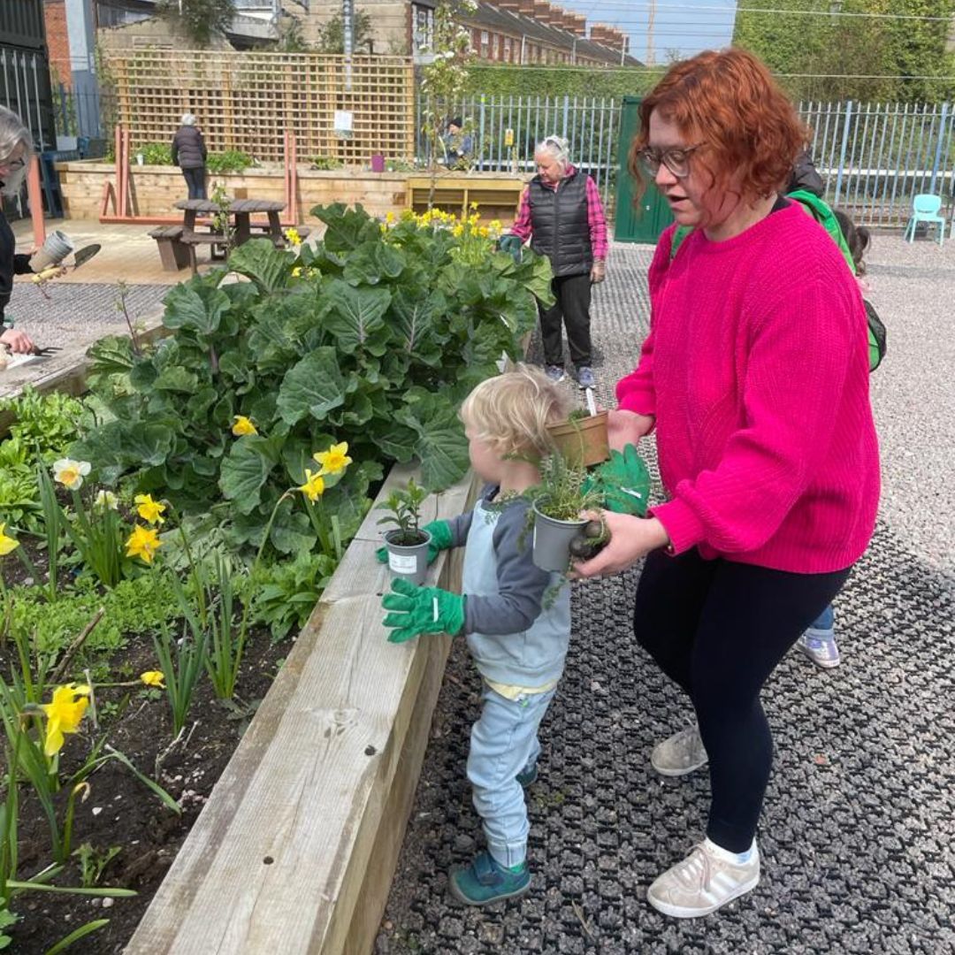 Everyone can get incolved at #GardeningClub! 🌸 🥕 🌼 🥬 Our next one is on Saturday 18th May, 10:30am - 1:30pm. Come for as little or as long as you like! buff.ly/4bioFYu? #thingstodo #cardiff #railwaygardens #nature #familyfun