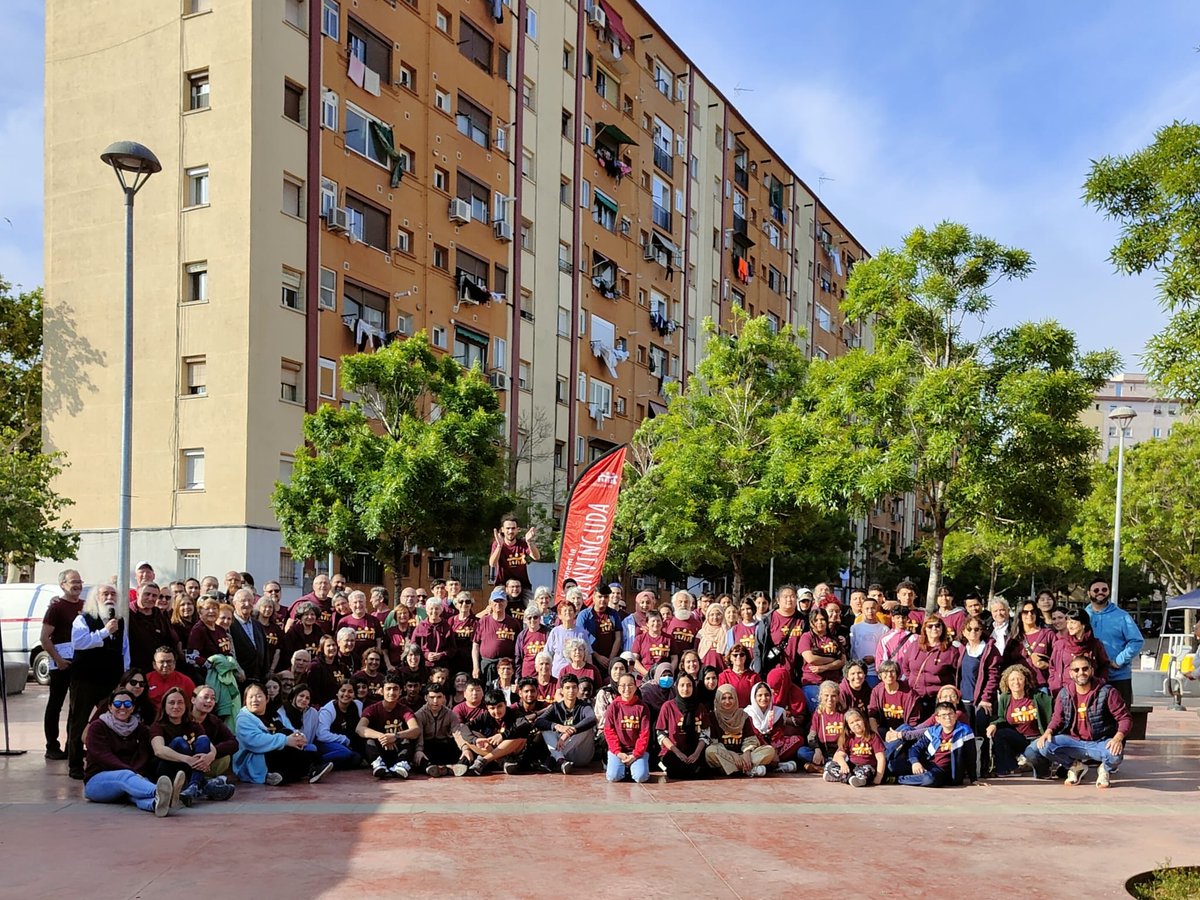 Veïns, voluntaris, coneguts, saludats: la gran família de l'Ateneu sempre puntuals a la cita. Gràcies a tots, sense vosaltres res de tot això seria posible. #estimarSantRoc #40FiraSantRoc