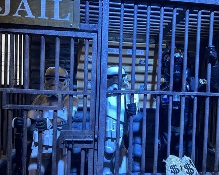 For #Revengeofthe5th, the #UKGarrison note that if we find our troopers being treated like in this image, the Empire WILL strike back.

@RebelLegion and @RebelLegionUK, you have been warned.

#501stlegion #badguysdoinggood #badgirlsdoinggreat #starwars #cosplay #disney #lucasfilm