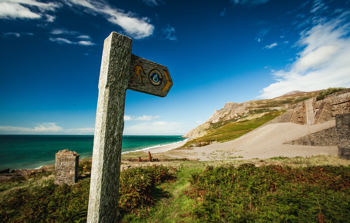 🌊✨ Celebrating a decade of magic on the Wales Coast Path! ✨🌊 Wales isn't just a place you visit—it's a place you feel. And there's no better way to experience the spirit of our nation than on the #WalesCoastPath. 📲 ow.ly/XCAh50Ruraz #Wales #Cymru