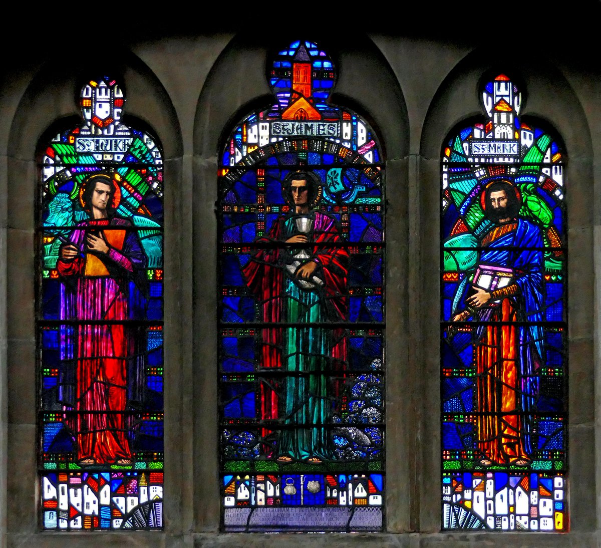 #StainedGlassSunday CS Lewis commissioned window by Michael Healy, An Túr Gloine in the William Butterfield designed St Mark’s, Dundela #Belfast. Excited to say that Dr David Caron will be in St Mark's June 6 to showcase the work of Healey... 📷Jozef Vrtiel
