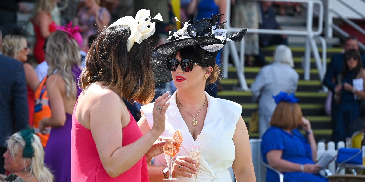 Craving a catch-up with the gals? 🤔 Take a look at the photos below from last year. You'll soon see that The Newark Advertiser Ladies Day is the perfect place to do exactly that! 👗 Why not join us this year? 😍 🎟️ brnw.ch/21wJtFW