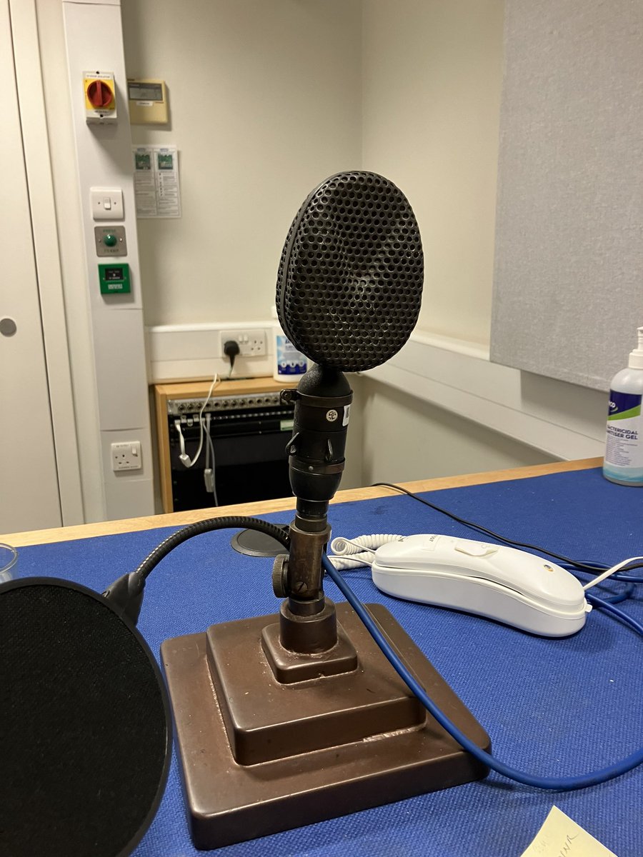 Delighted to see that @BBCCambs still has its World War Two vintage microphone. I first broadcast through this bit of kit 34 years ago, to talk about parrots. Birds again today, with @BBCRadio4 Broadcasting House to mark International Dawn Chorus Day.