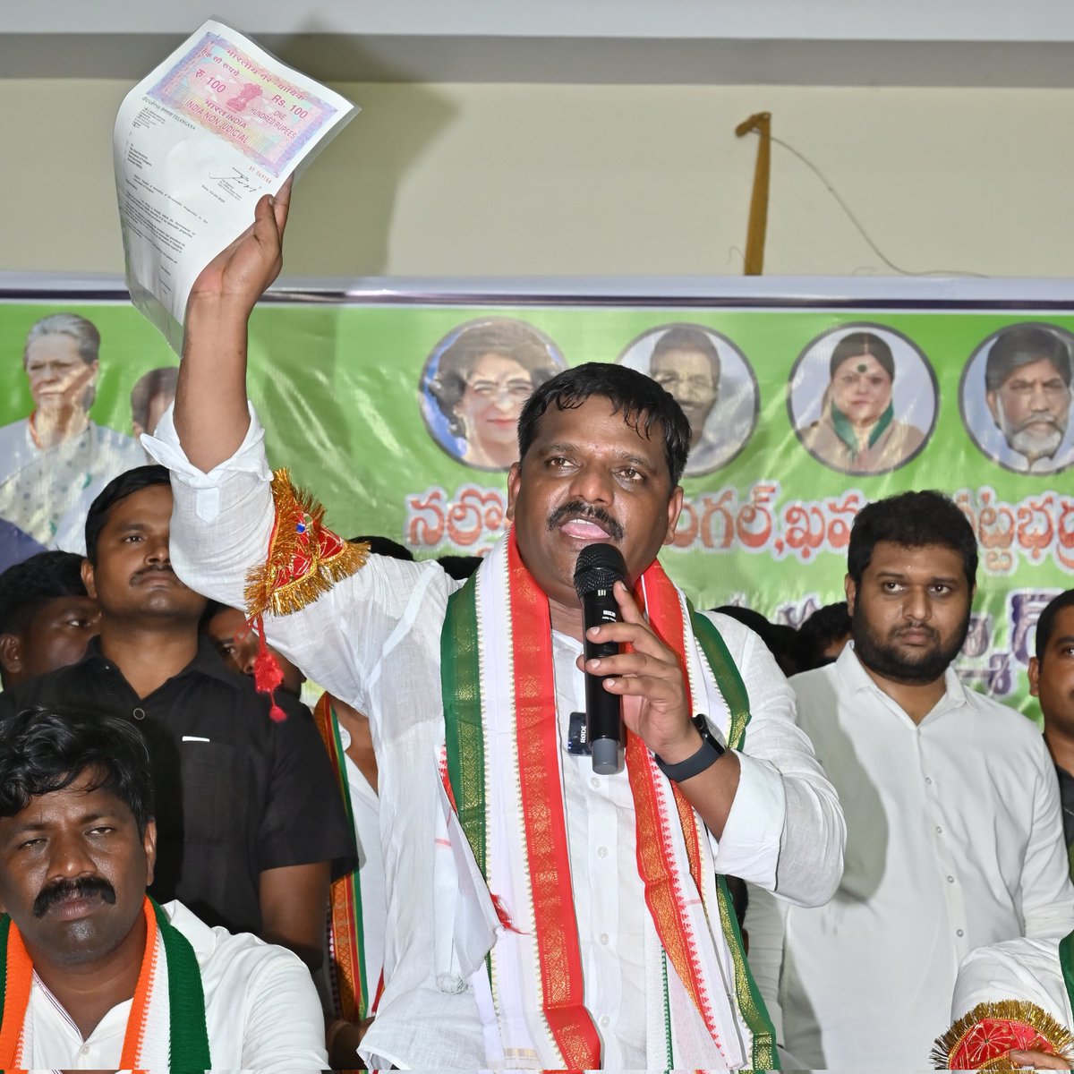 Breaking News 

Congress MLC candidate Teenmar Mallanna has announced that he is handing over his assets worth Rs.1.50 crore to the government.

#TeenmarMallanna
• @IamwithMallanna