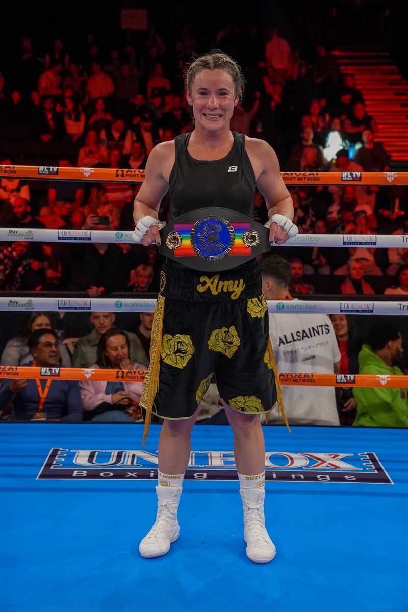 And the new…. 🏆

Amy Andrew wins the commonwealth featherweight title in a shut unanimous performance ⭐️ 

#womensboxing #boxingnews #amyandrew #boxingchampion